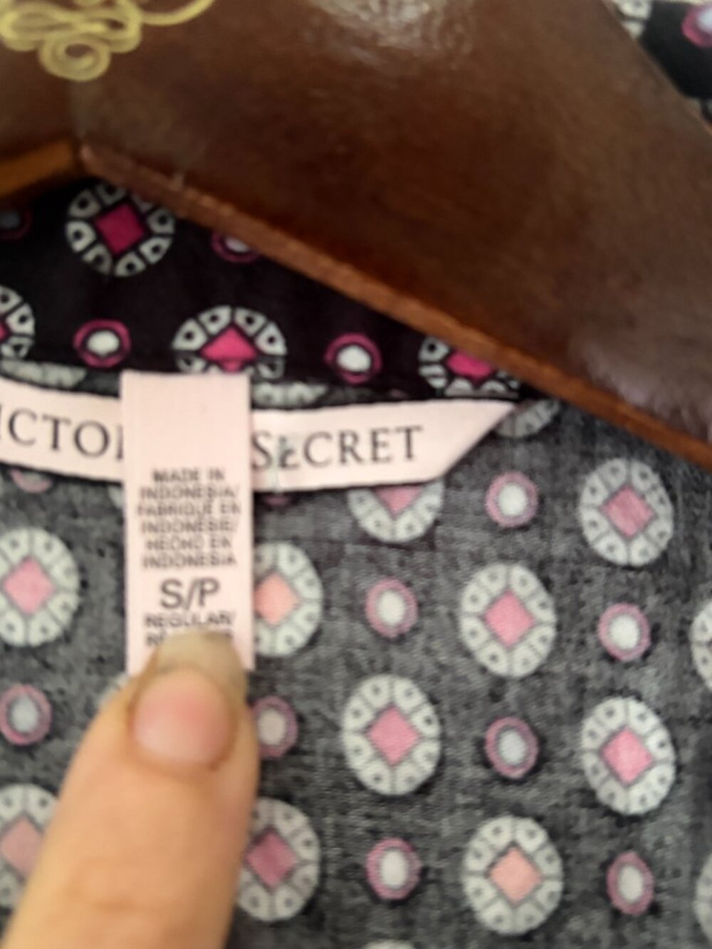 Victoria's Secret Pajama Top Black Pink Geometric Size Small - Picture 6 of 8